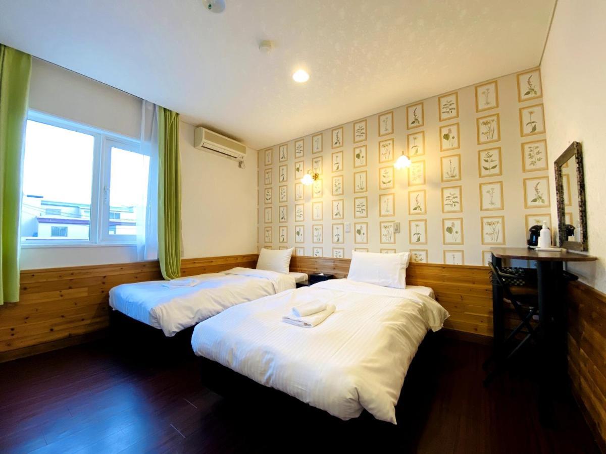Petit Hotel Melon Nakafurano Exteriör bild
