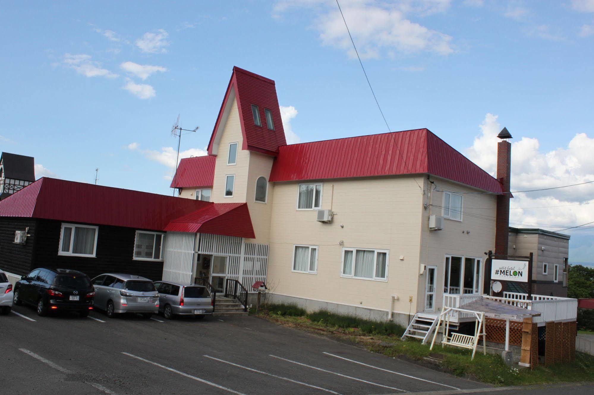 Petit Hotel Melon Nakafurano Exteriör bild