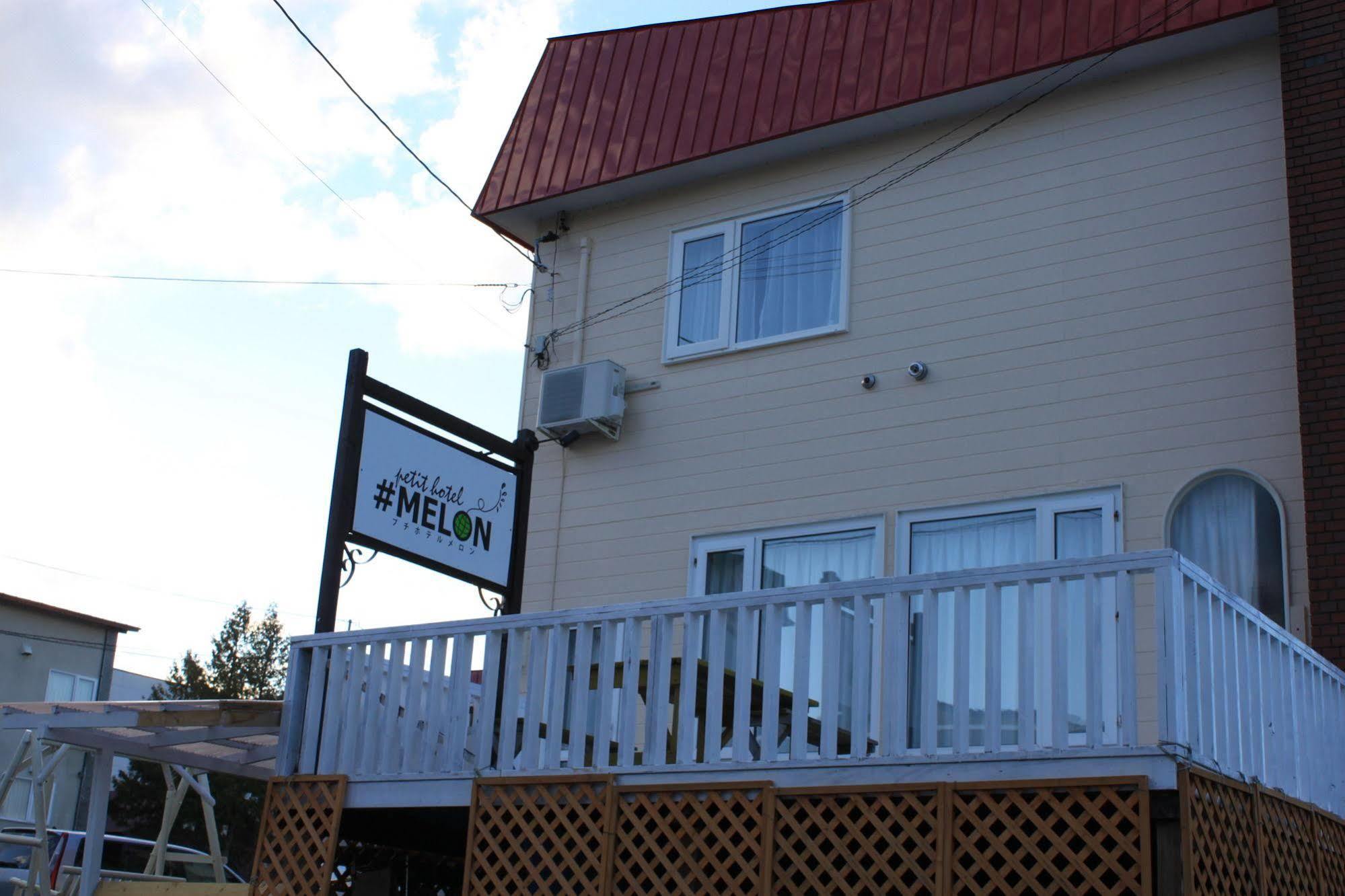 Petit Hotel Melon Nakafurano Exteriör bild