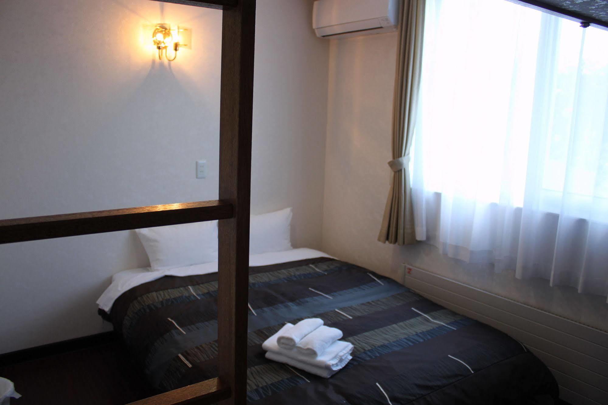 Petit Hotel Melon Nakafurano Exteriör bild